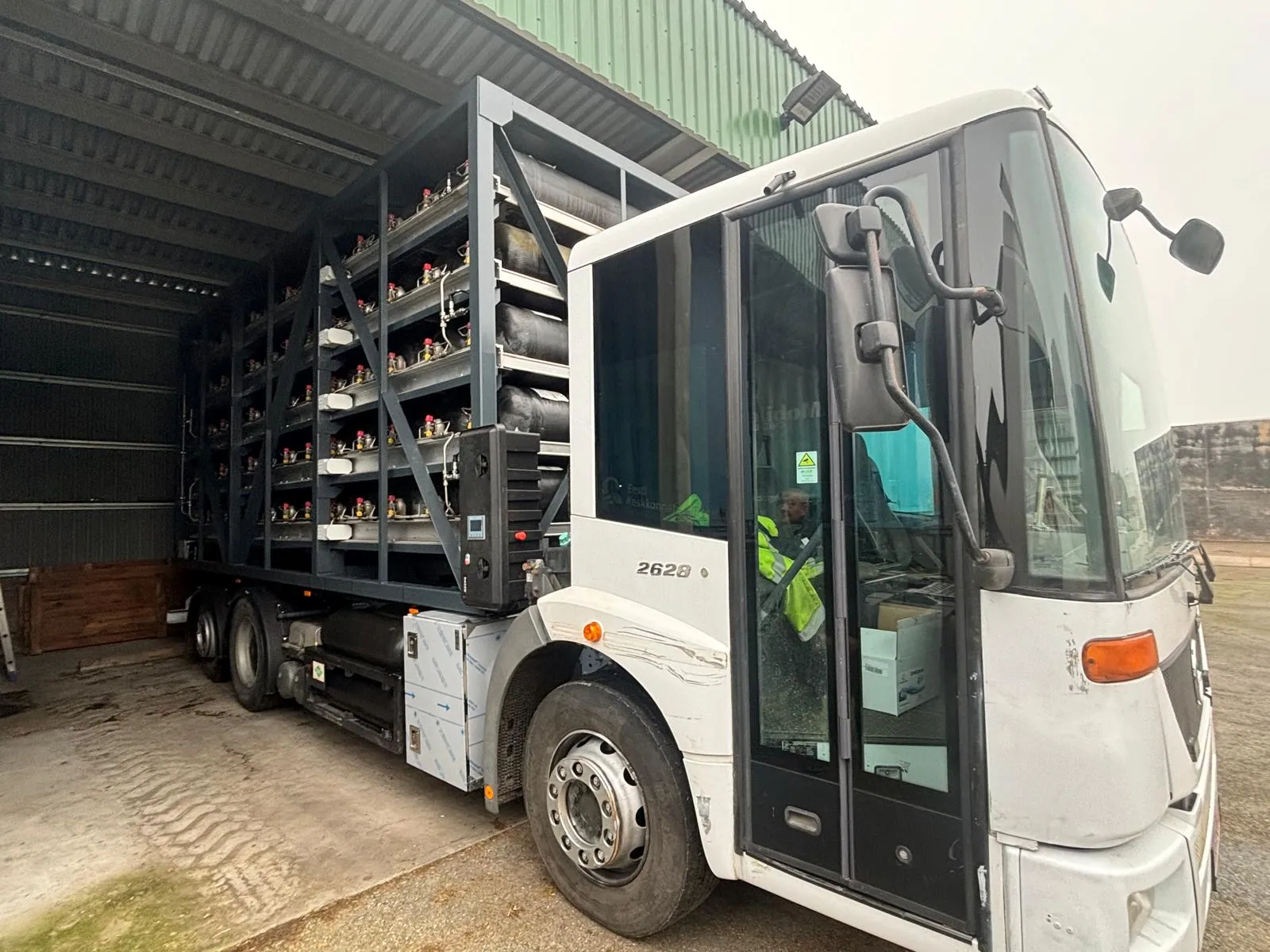 Mobile CNG filling station deployed at a customer site