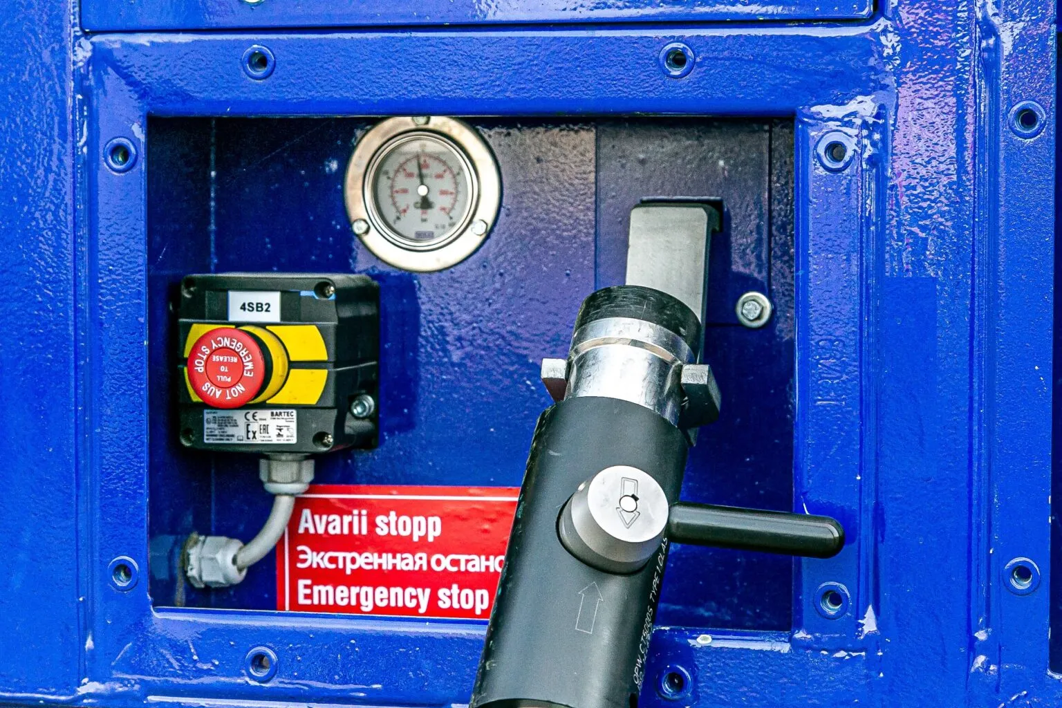 NGV-2 filling nozzle on a CNG cylinder